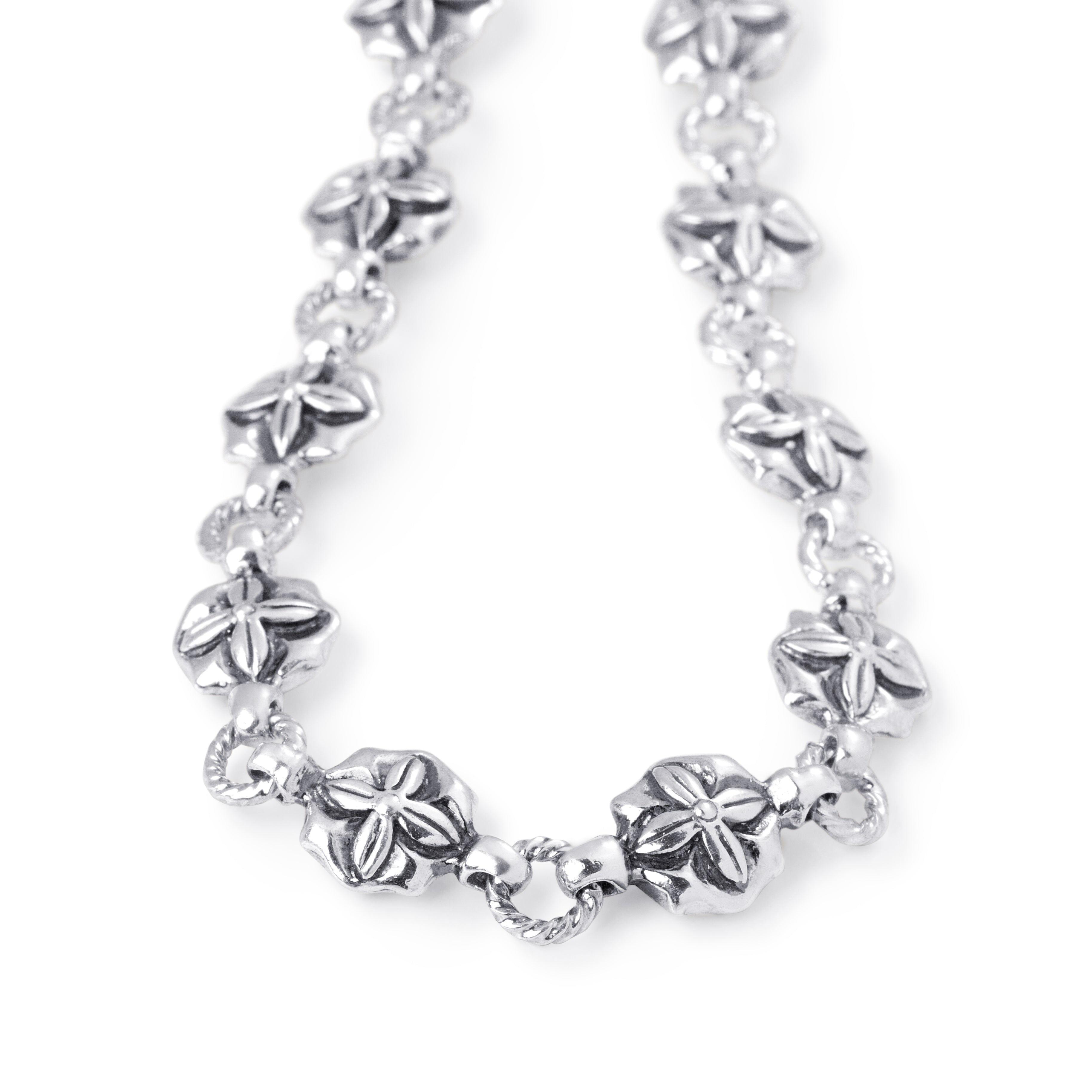  a close up of the Antique Floral Ⅱ Link Necklace in Sterling Silver, 11mm